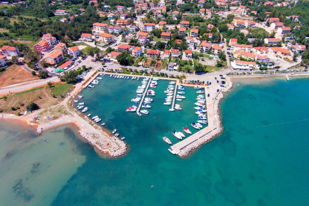Apartments With A Parking Space Cizici, Krk - 15415 Malinska Buitenkant foto